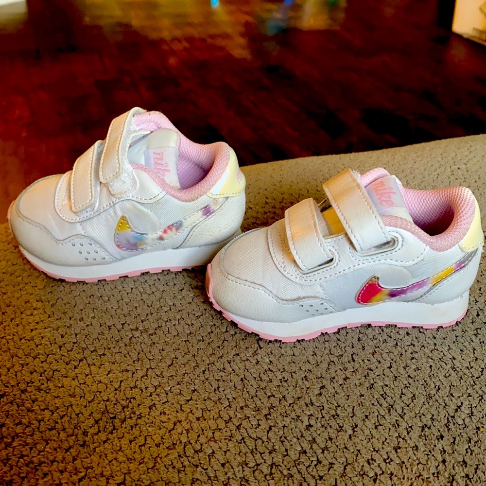 Size 4c Girl Nike sneakers